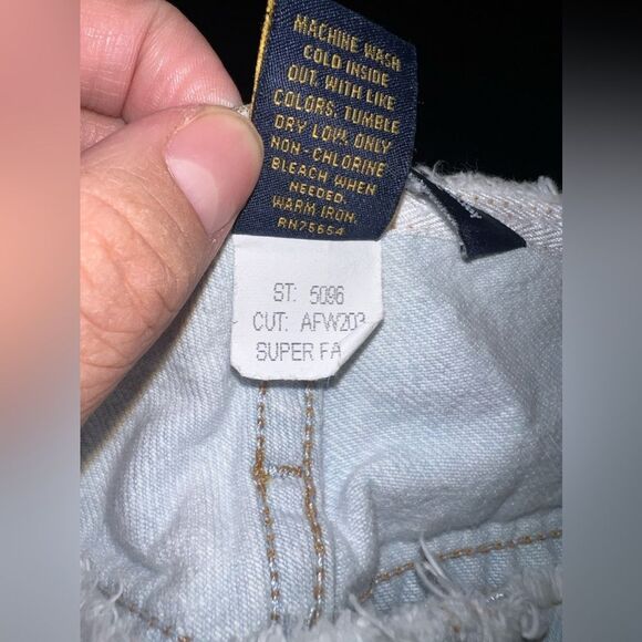 Abercrombie & Fitch Light Wash Cropped jeans W/ Patches Size 6 EUC - Picture 8 of 14